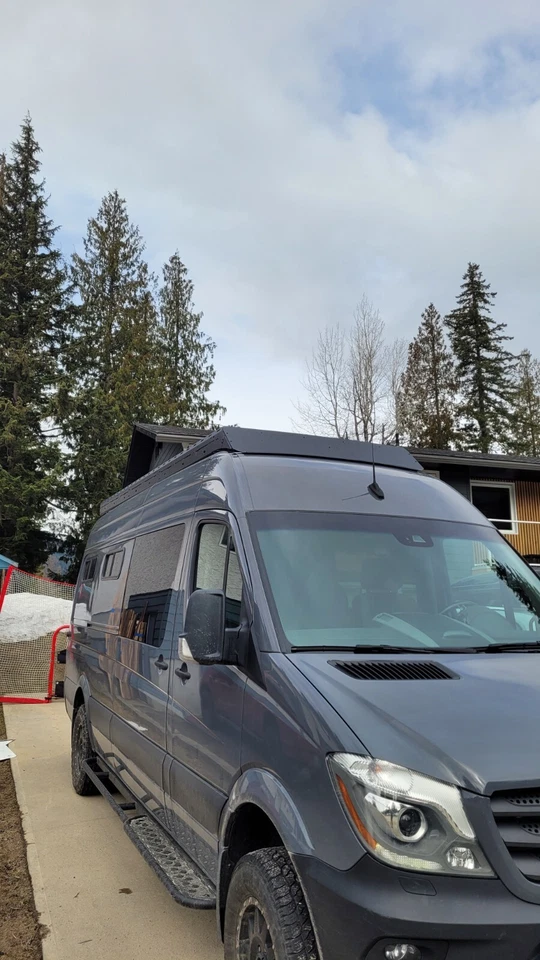 Mercedes Sprinter 4x4 - Image 2 of 4