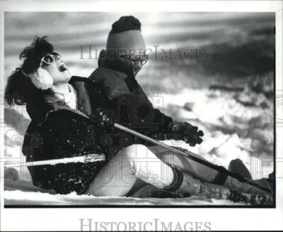 #ad 1989 Press Photo Barb Birkenher and Buddy Hogne after getting of ski lift $24.99