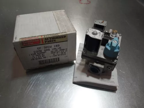 Gas Manifold Valve EF32CW183 125kBtu 1/2 X 3/4 NPT White Rodgers 36E93-381 NOS