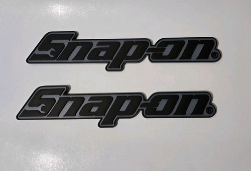 2PK SNAP ON TOOLS LOGO EMBLEM Matte Black Badge Decal + 2 Pocket White Pry Bars! - Foto 3 di 12