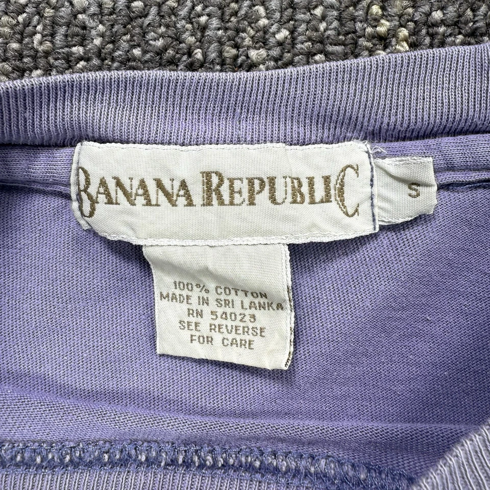 Camiseta De Colección Banana Republic En Blanco Para Hombre Pequeña Púrpura Lila Manga Corta Años 90 Camiseta Foto 3 de 4
