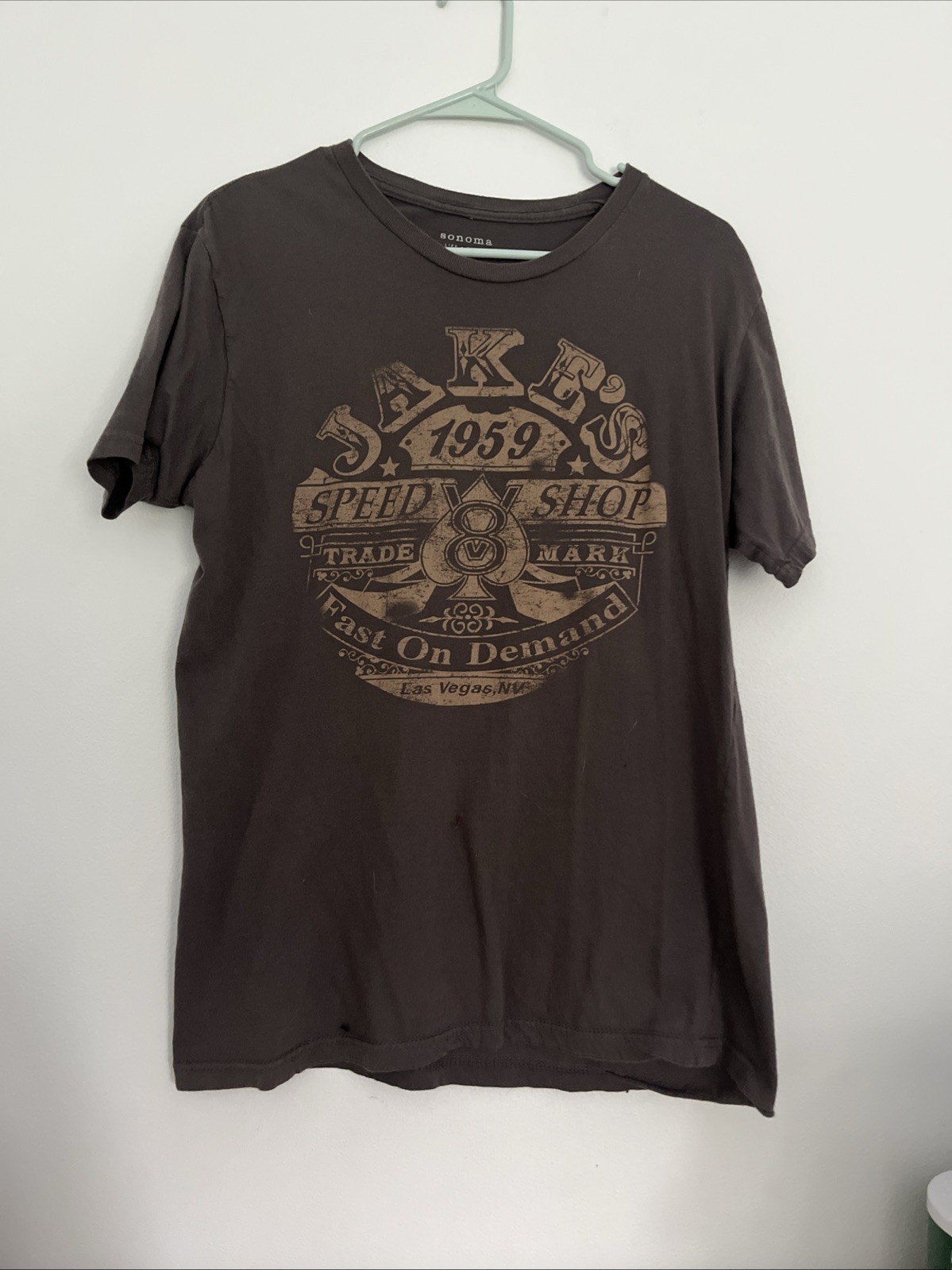 Men’s t shirt with design on the back. size large and from the brand sonoma
