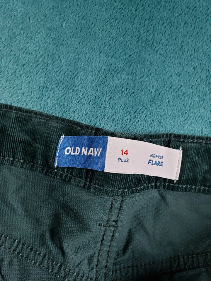 Pantalones de mezclilla Old Navy juveniles talla 14 Plus verde elástico pana tiro alto acampanados Foto 3 de 4