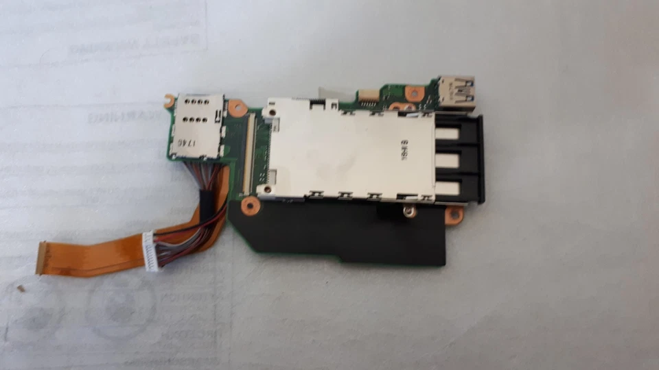 TOSHIBA TECRA R940 SCHEDA USB 3.0 SIM CARD SD CARD CON FLAT E CONNETTORI - Immagine 2 di 2