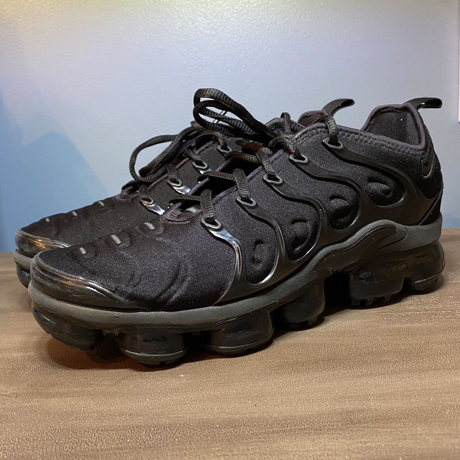 all black nike vapormax plus