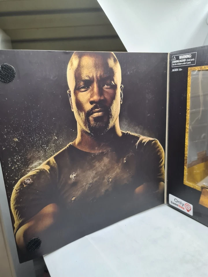 Diamond Select Marvel Gallery: Defensores de Netflix Luke Cage Gamestop exclusivo Foto 3 de 4