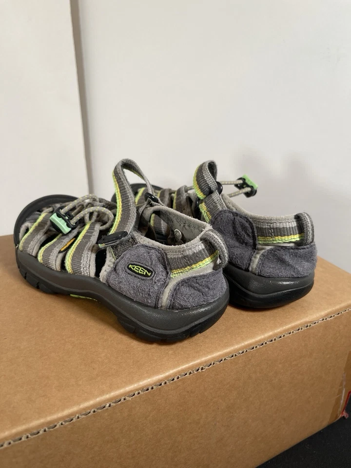 Zapatos/sandalias Keen con punta cerrada para niños pequeños talla 12c Foto 4 de 4