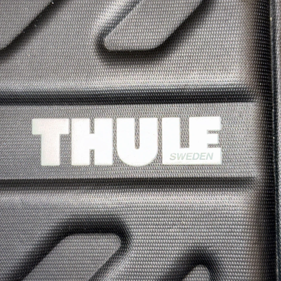 THULE Gauntlet 13” Sleeve Laptop Carry Protective Case Zip Hard 13x9x1 Black - Image 2 of 4