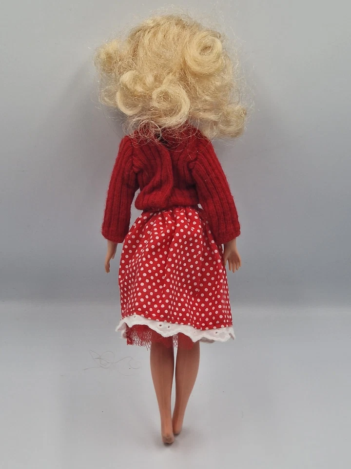 1977-80 Pedigree Sindy 2da Generación Muñeca Rubia Rojo Lunares Conjunto Foto 2 de 4