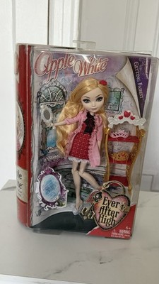 Mattel Ever After High Apple White  Getting Fairest Doll Mirror & Accessories 