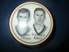 NIP 1997 DETROIT RED WINGS STEVE YZERMAN & Slava Kozlov Hockey Puck Burger King