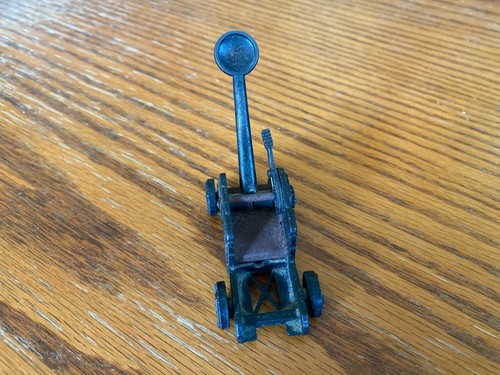 Vintage Druckguss Metall Spielzeug mittelalterliches KATAPULT Bleistiftspitzer 2,5 x 2,75 Zoll -- FUNKTIONIERT - Bild 3 von 6