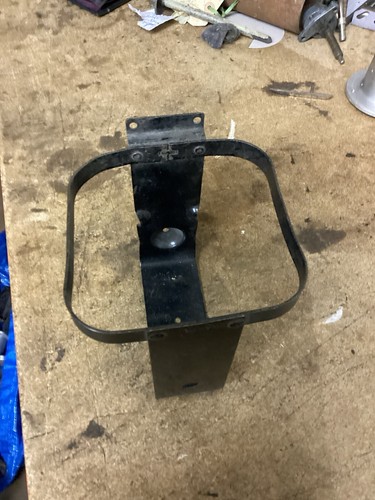 Jaguar Windscreen Washer Bottle Bracket C5473 - 第 2/2 張圖片