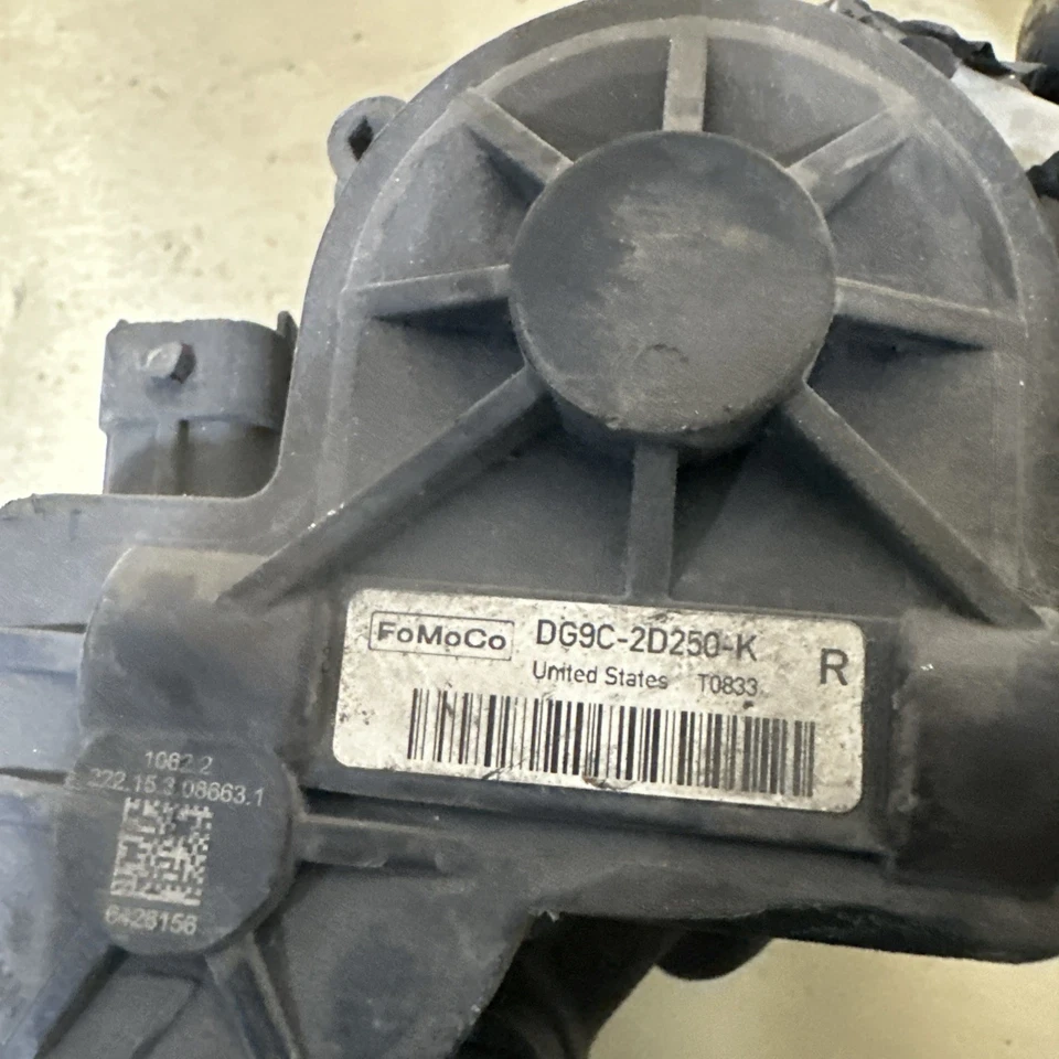 Pinza de freno trasera derecha Ford Fusion 2016 OEM Foto 4 de 4