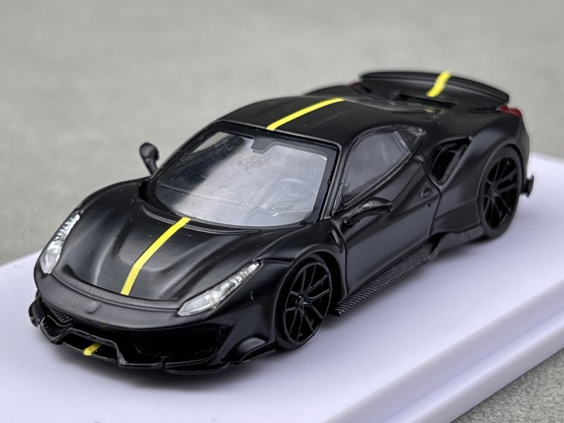 NOVITEC 488 PISTA 限定版 ミニカー DCM 1:64 Silver Novitec 488 Pista Racing Sports Model