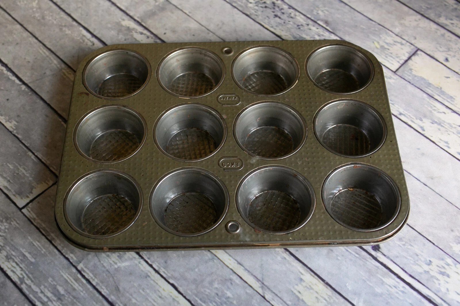 Vintage EKCO OVENEX X120 Tin Waffle Pattern 12 Muffin Cornbread Cupcake Pan