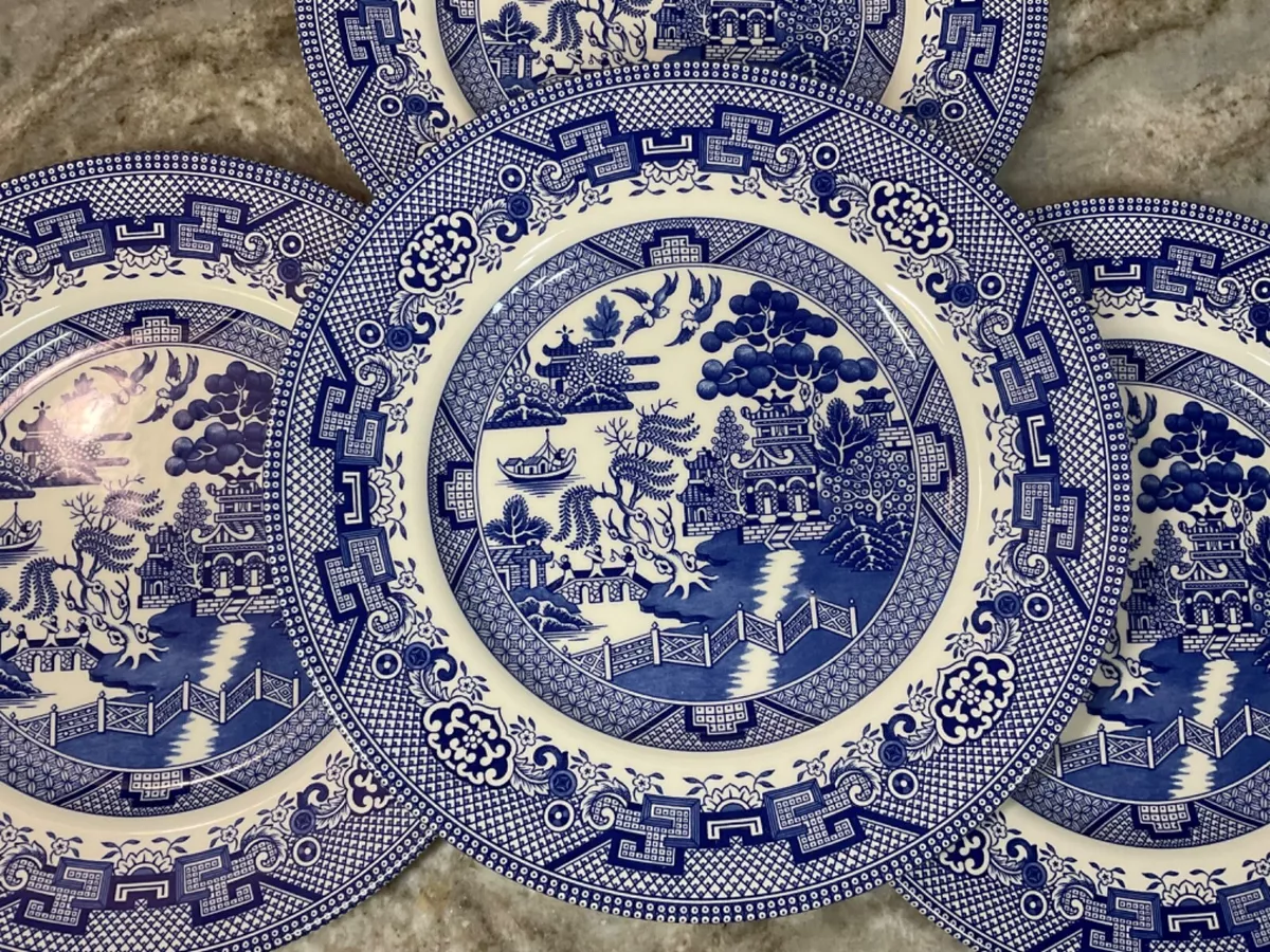 Royal Stafford Blue Willow Dinner Plates 11 Inch Diameter. Set Of 4. New