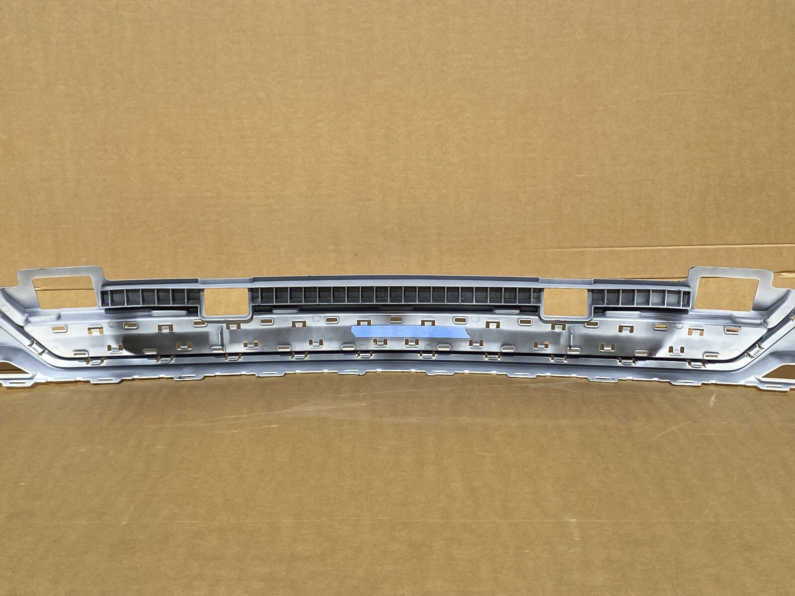 PERFECT! 2019-2022 LAMBORGHINI URUS REAR MIDDLE BUMPER COVER PANEL OEM
