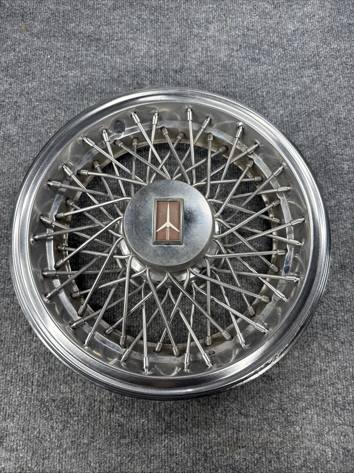 Oldsmobile Delta 88 98 1980-1984 tapacubos de alambre cubierta de rueda OEM GM Foto 2 de 4