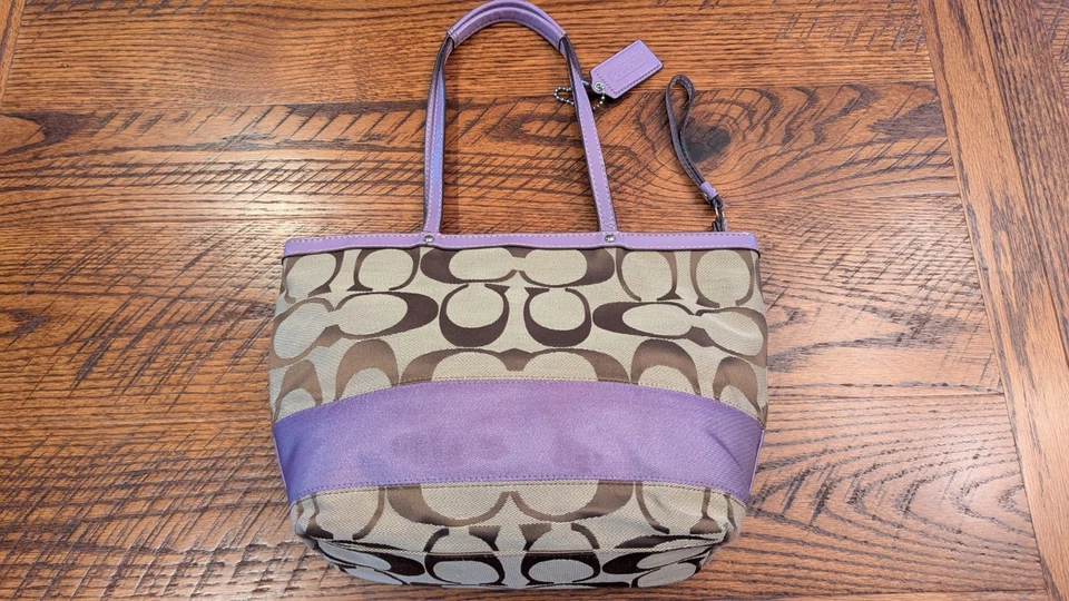 Genuine Coach Signature Stripe Light Purple Patent Shoulder Straps Accent Euc!! - Image 4 of 4