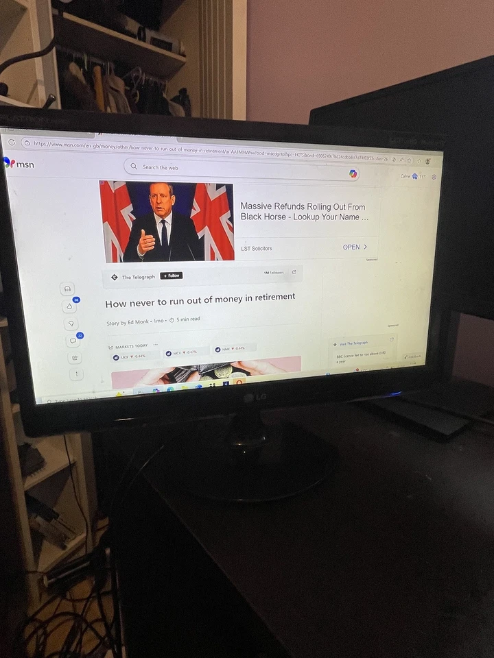 LG Flatron M2280D-PZ 22" HD TV / PC Monitor 19V & Remote Control - Image 2 of 4