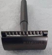 MANSCAPED THE PLOW 2.0 SAFETY RAZOR WITH 2 BLADES PRE-OWNED
