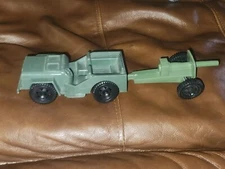 Vintage TIM-MEE Green Plastic Toy Military Army JEEP & Tow Behind Howitzer 