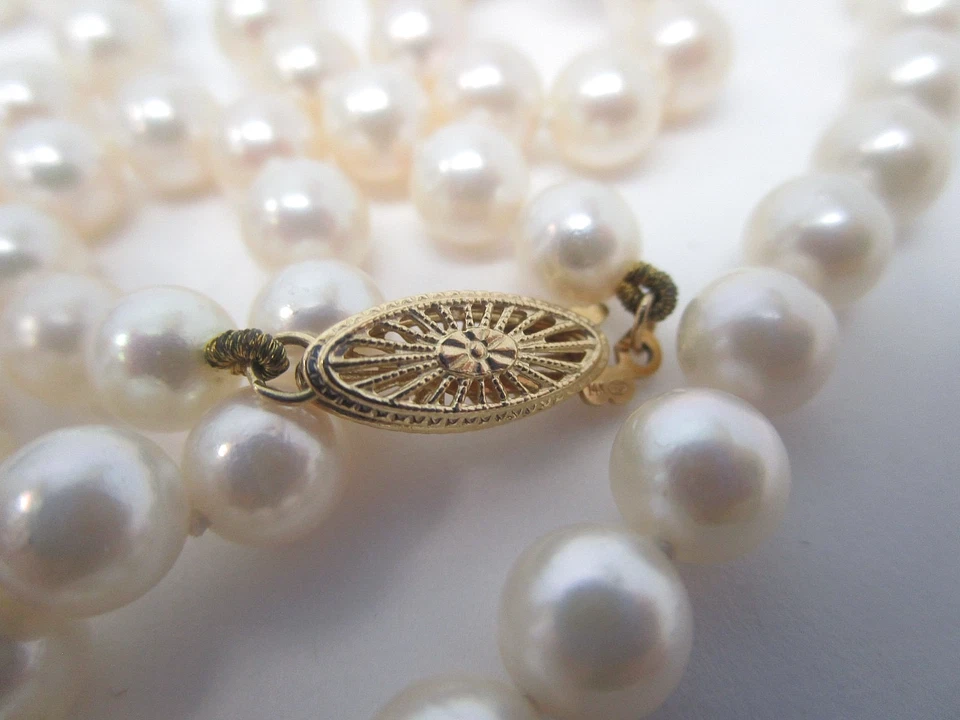 Collar de perlas Akoya reales con broche de oro amarillo de 14k de 6 mm de 18" Foto 2 de 4