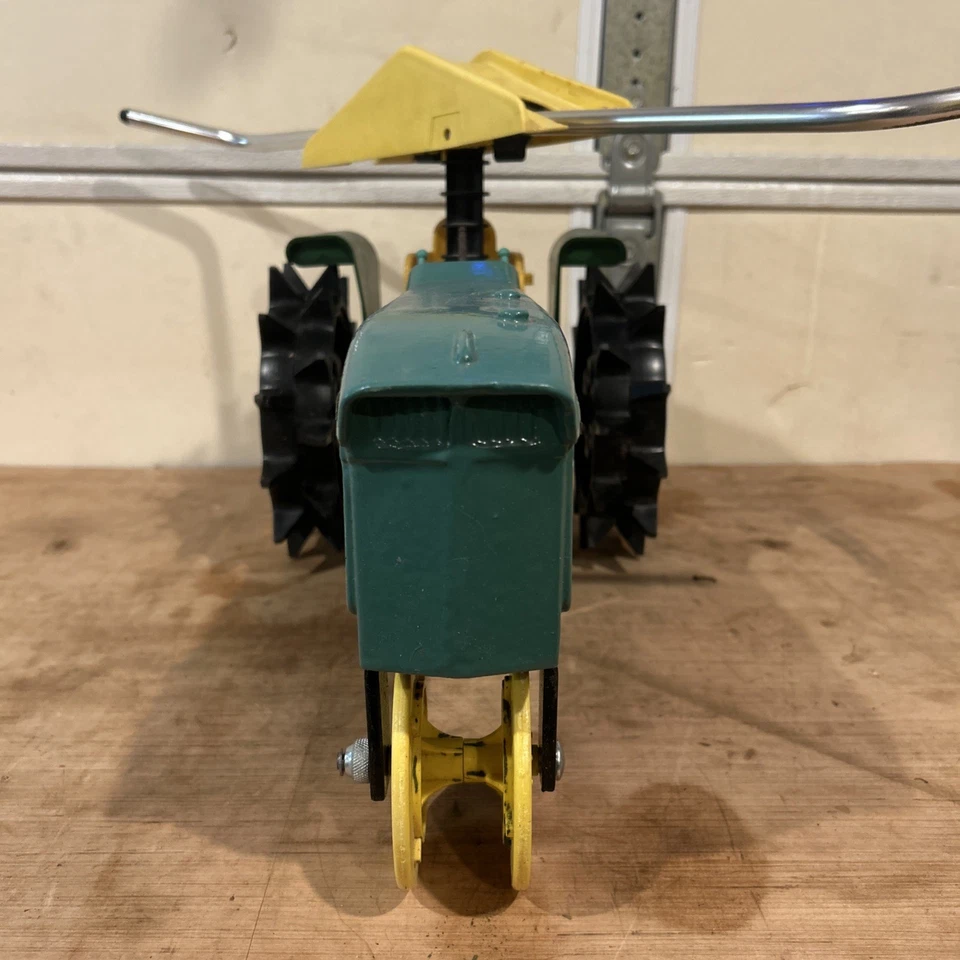 John Deere 4010 Diesel Tractor Viaje Césped Aspersor DieCast Funcionamiento Probado Foto 4 de 4