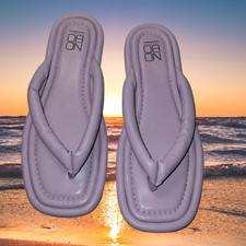 No Boundaries Women SIZE 11 Lavender Puffy Faux Leather Thong Flip Flop Sandals