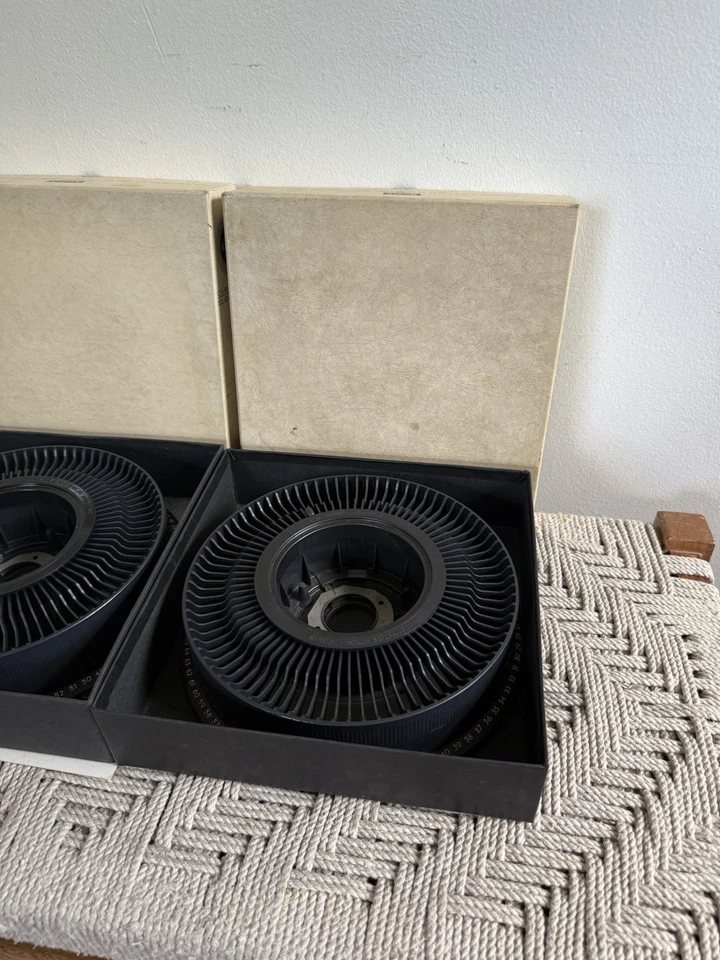 🍊Vintage 1970s Kodak Carousel Transvue 80 Slide Trays (2) for Projector w/ Box! - Image 2 of 4