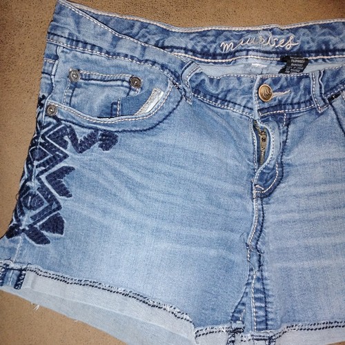 Maurices Blue Denim Shorts Size 7/8 Pre-Owned Ladies Summer Outdoors Beach - Y - Picture 3 of 10