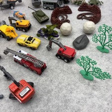 LOT 100 ASSORTED SMALL TOYS PLANES,CARS,HELICOPTERS, TRUCKS, ANIMALS MEN - READ