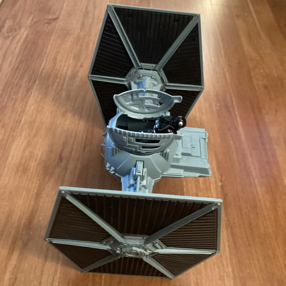 TONKA STAR WARS 1995 IMPERIAL TIE FIGHTER SHIP CON ALAS EYECTORAS Y FIGURA Foto 3 de 4