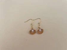 New Gold Tone And Enamel Peach Orange Shell   Earrings