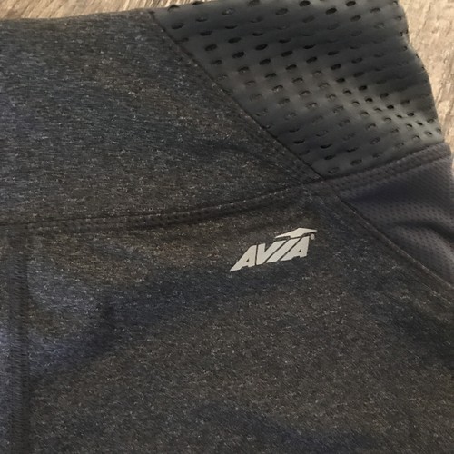 PANTALONES CORTOS DEPORTIVOS PARA MUJER TALLA PEQUEÑA DE AVIA GRIS OSCURO - Imagen 3 de 6