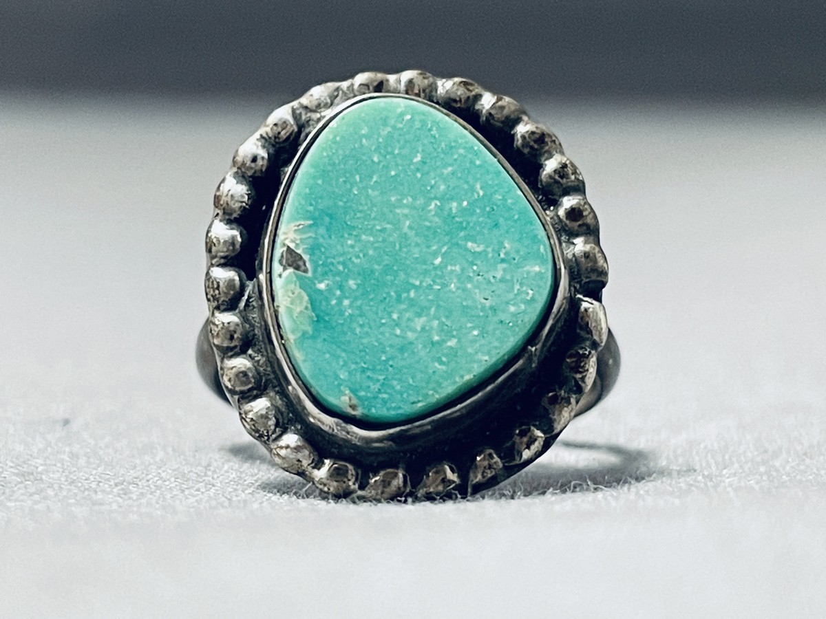 Elegant Vintage Native American Navajo Royston Turquoise Sterling Silver Ring Elegant Vintage Native American Navajo Royston Turquoise Sterling Silver Ring