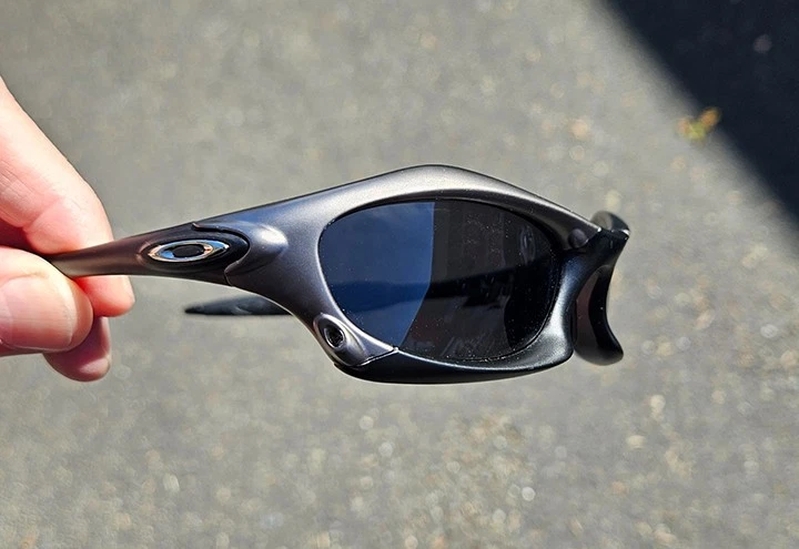 Lente Oakley empalme pulido negro/plateado/negro. Gafas de sol Y2K hechas en EE. UU. Foto 4 de 4