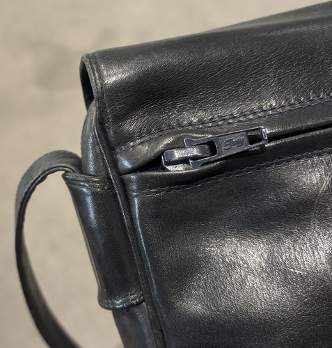 ENNY-ICONIC ITALIAN VINTAGE-MEDIUM SOFT LEATHER-CROSS BODY BAG IN NAVY BLUE-VGC. - Picture 11 of 15