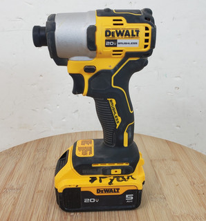Dewalt DCF840 Brushless Cordless 1/4" Impact Driver 20v DCB205 Battery