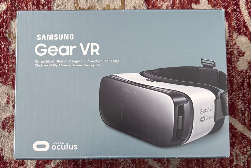 Samsung SM-R322NZWAXAR Gear VR Headset - Frost White
