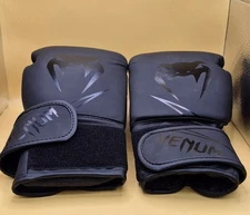 VENUM CLASSIC BOXING/SPARING GLOVES UNISEX - 14 OZ  NEW GOOD CONDITION