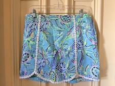 Lilly Pulitzer Patty Skort Bermuda Blue Turtle Season Size 10 EUC Scalloped Hem