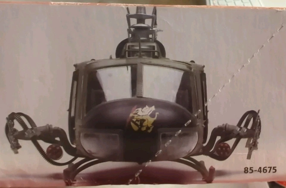 2001 Monogram 1:24 Bell Huey Gunship #85-4675 -Open Box SEALED Bags - Image 2 of 4