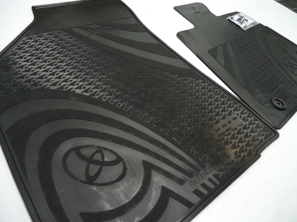 TOYOTA KLUGER FLOOR MATS FRONT RUBBER PAIR GSU4# MAY 07 - DEC 13 NEW GENUINE - image 3 of 4