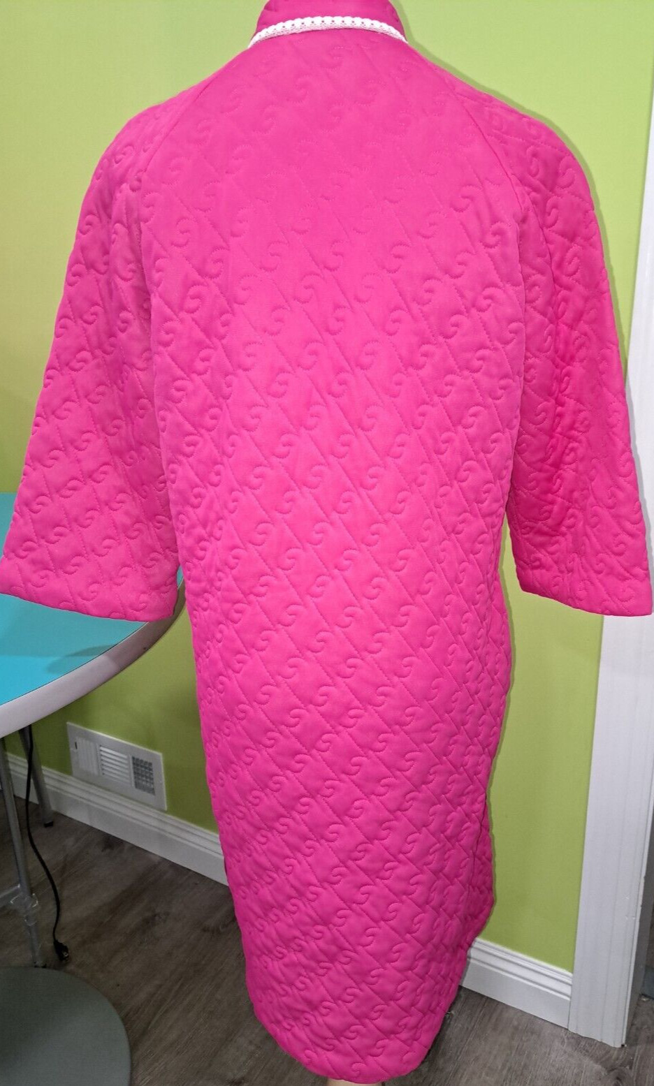 Vintage Kayser Hot Pink Quilted Robe Flower Snap Butt… Gem