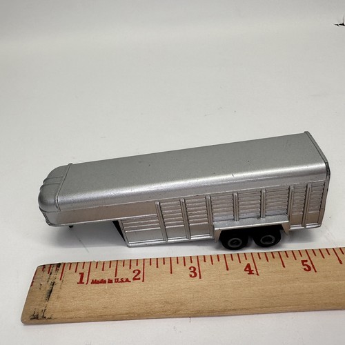ERTL Gooseneck Silver Horse Livestock Trailer Die-Cast Metal 5th Wheel Toy 1/64 - Picture 9 of 9