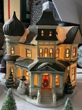 BEAUTIFUL “ LIGHT UP CHRISTMAS HOUSE WITH ALL TREES & BRIDGE 