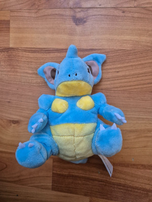 OFFIZIELLES POKEMON CENTER ORIGINAL 2021 NIDOQUEEN 31 WEICHES PLÜSCHTIER SITZEND CUTIES