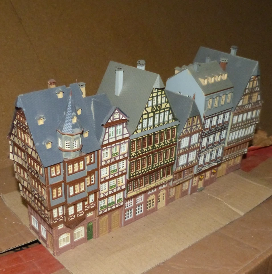 Faller H0 Römerberg Ostzeile Frankfurt a.M. fertig zusammengebaut - Bild 3 von 4